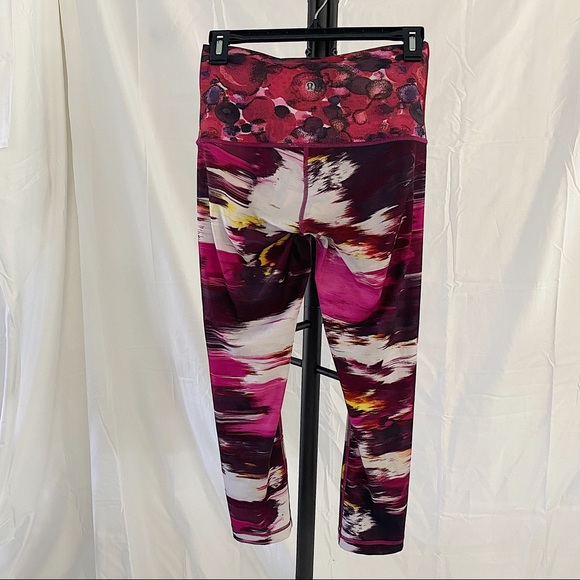 Lululemon cropped leggings size 6 - Picture 3 of 3